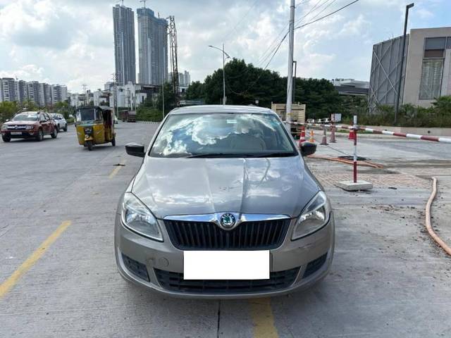 https://images10.gaadi.com/usedcar_image/4169318/original/processed_93021b7b-036f-499a-a4c1-dd81d11cbace.jpg?imwidth=6402