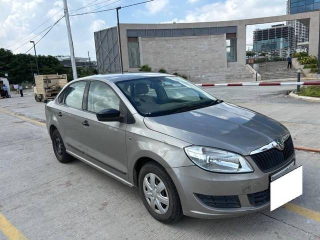 https://images10.gaadi.com/usedcar_image/4169318/original/processed_e78e763a-6faf-4afd-bb32-df3202049edc.jpg?imwidth=6400