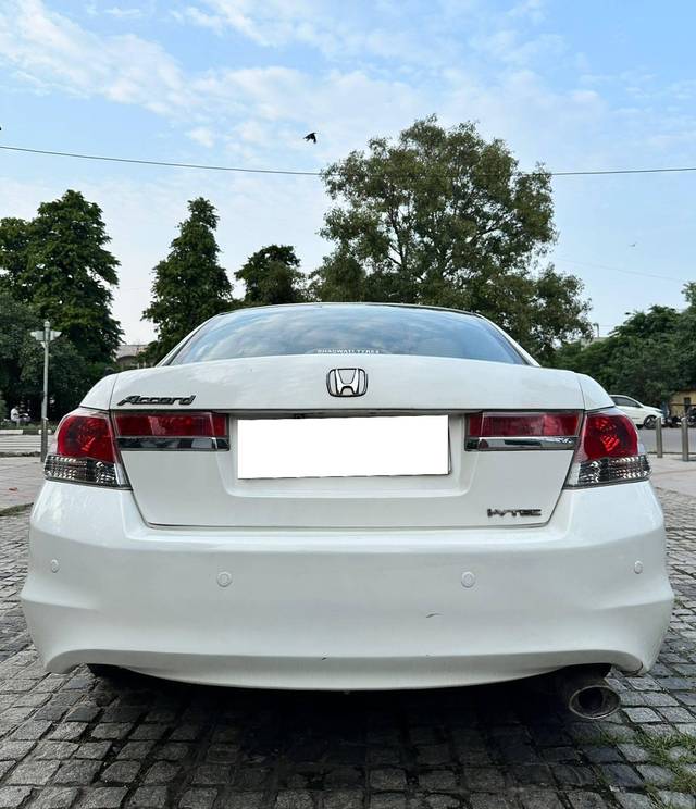 https://images10.gaadi.com/usedcar_image/4169346/original/processed_1cfdc204d5bbb546af887adfc8253eff.jpg?imwidth=6402