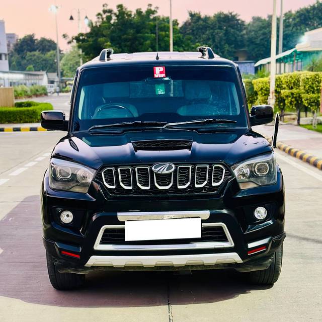 https://images10.gaadi.com/usedcar_image/4169588/original/processed_85b8f06595f63bb7767c631d294f11bf.jpg?imwidth=6400