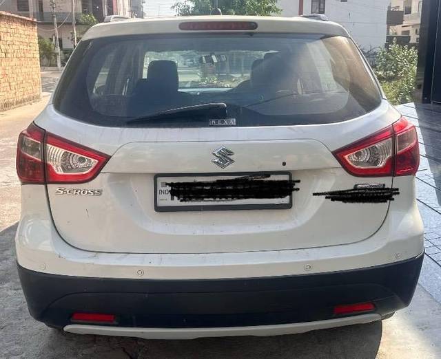 https://images10.gaadi.com/usedcar_image/4169694/original/processed_d9d8a9cb-d3c9-4b92-bcd0-334ff7fe13a7.jpg?imwidth=6401