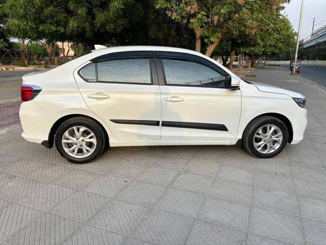 https://images10.gaadi.com/usedcar_image/4169807/original/processed_a62c951449ba2288b16027a2252c7203.jpg?imwidth=6401