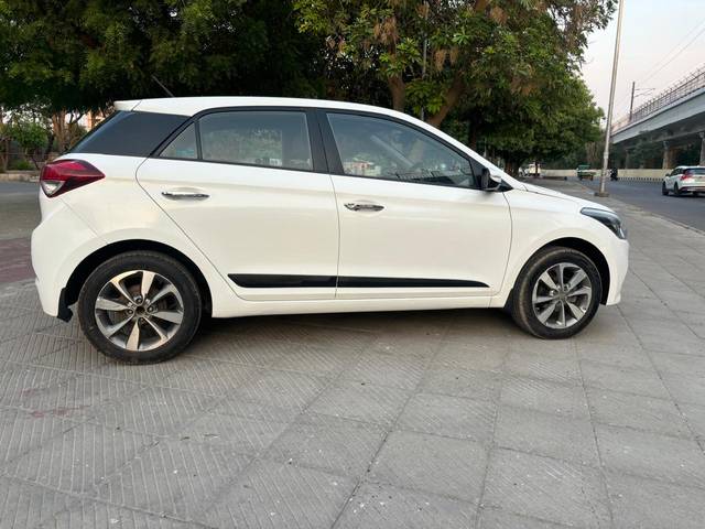 https://images10.gaadi.com/usedcar_image/4169814/original/e76435f787b2839252ef8c7c32e38962.jpg?imwidth=6401