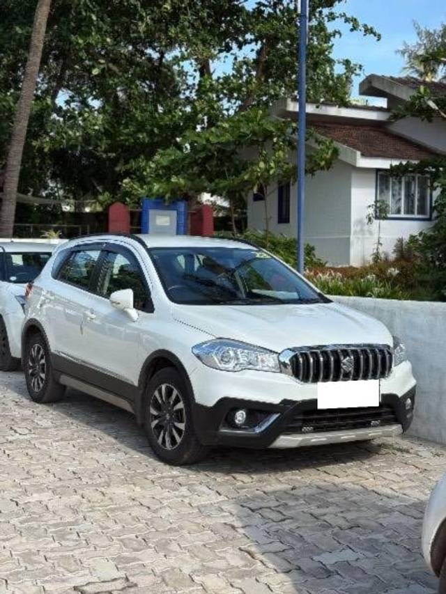 https://images10.gaadi.com/usedcar_image/4169956/original/processed_0161e351-8f86-466a-8869-444b799ec912.jpg?imwidth=6400