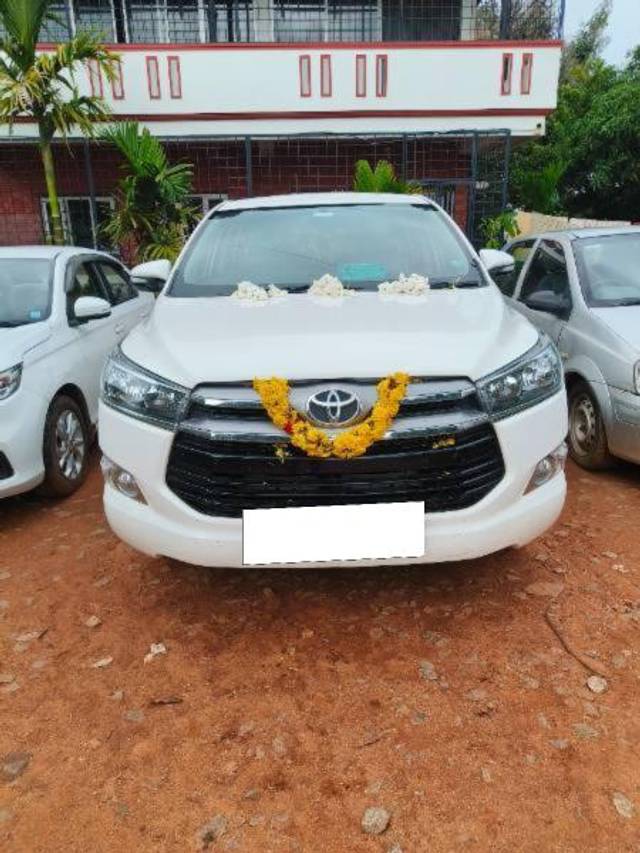 https://images10.gaadi.com/usedcar_image/4170061/original/processed_6bef323a-9050-47dd-a126-94eea370f6cd.jpg?imwidth=6400