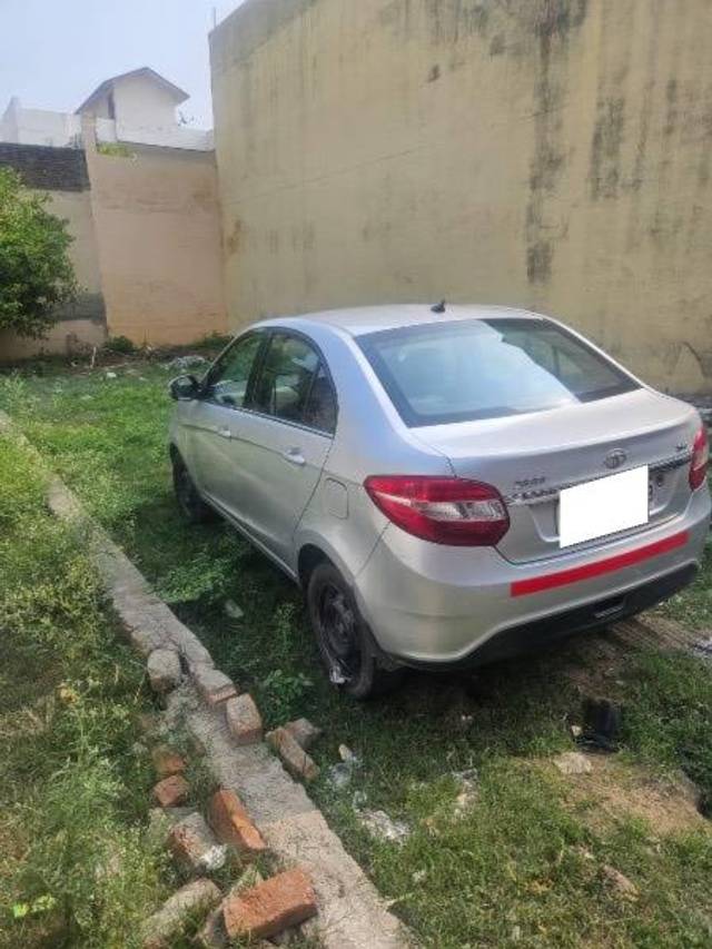 https://images10.gaadi.com/usedcar_image/4170129/original/processed_27ba9bd6-77d9-46f2-b6f7-5b4edbe74854.jpeg?imwidth=6402