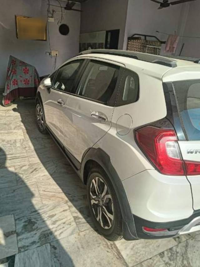 https://images10.gaadi.com/usedcar_image/4170136/original/processed_b4607e8a-59da-41d1-9345-76b707d323c1.jpg?imwidth=6402