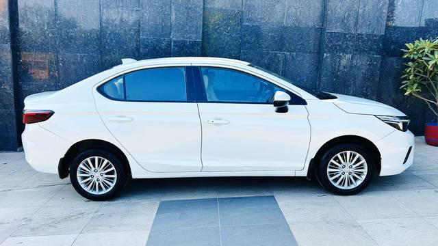 https://images10.gaadi.com/usedcar_image/4170182/original/2e2a2f5f9f530e4ed2b1ba6b9d8d0a25.jpg?imwidth=6401