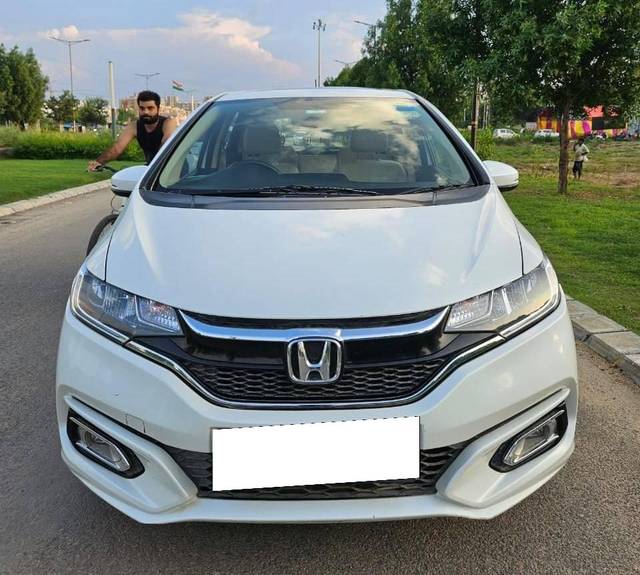 https://images10.gaadi.com/usedcar_image/4170184/original/processed_072742d12994654aca7ed3f90530fc18.jpg?imwidth=6402