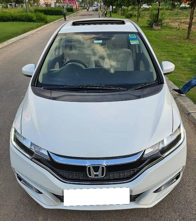 https://images10.gaadi.com/usedcar_image/4170184/original/processed_ae7b974840f213738f330ff49ae92920.jpg?imwidth=6401