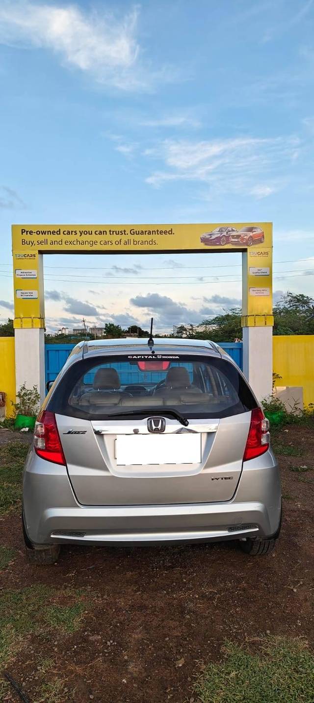 https://images10.gaadi.com/usedcar_image/4170189/original/processed_e8f02b488988cc5cd3ad8057e016eb9c.jpg?imwidth=6402