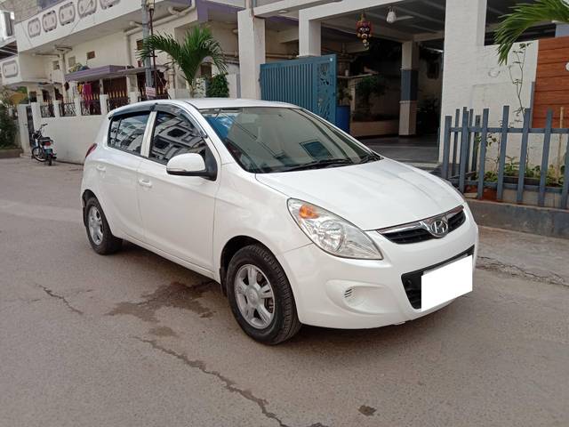 https://images10.gaadi.com/usedcar_image/4170222/original/processed_778b0358f8189fc07a14df3e87eb25a2.jpg?imwidth=6400