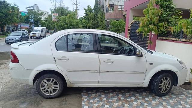 https://images10.gaadi.com/usedcar_image/4170528/original/5898c6763e8e0d86cb2c06f6af01e95f.jpg?imwidth=6402