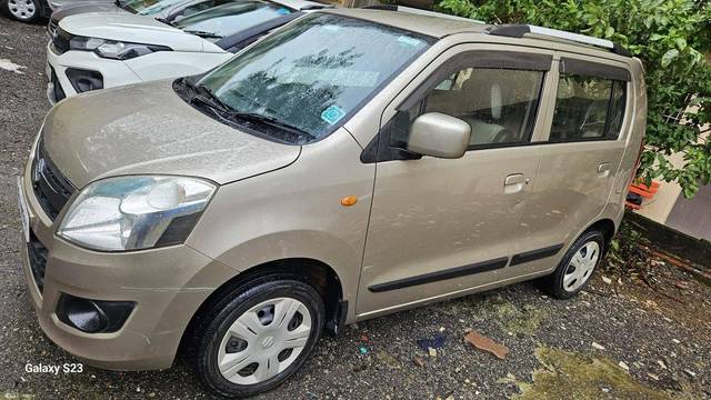 https://images10.gaadi.com/usedcar_image/4170531/original/processed_953b5b84-294a-41b4-aca9-59396dab012d.jpeg?imwidth=6401