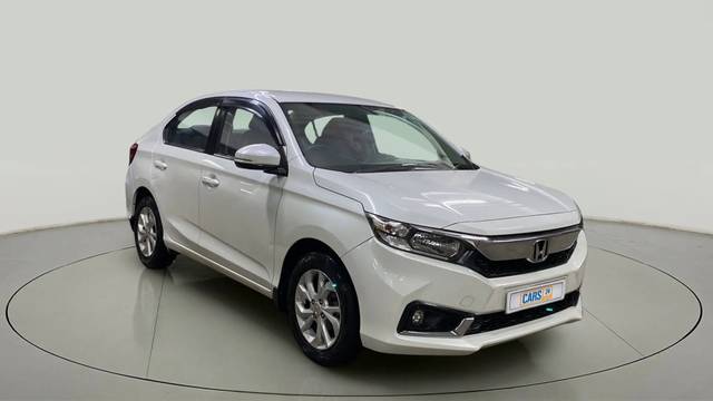 https://images10.gaadi.com/usedcar_image/4170588/original/9f818a88f873e62a7320d6666313e137.jpg?imwidth=6400