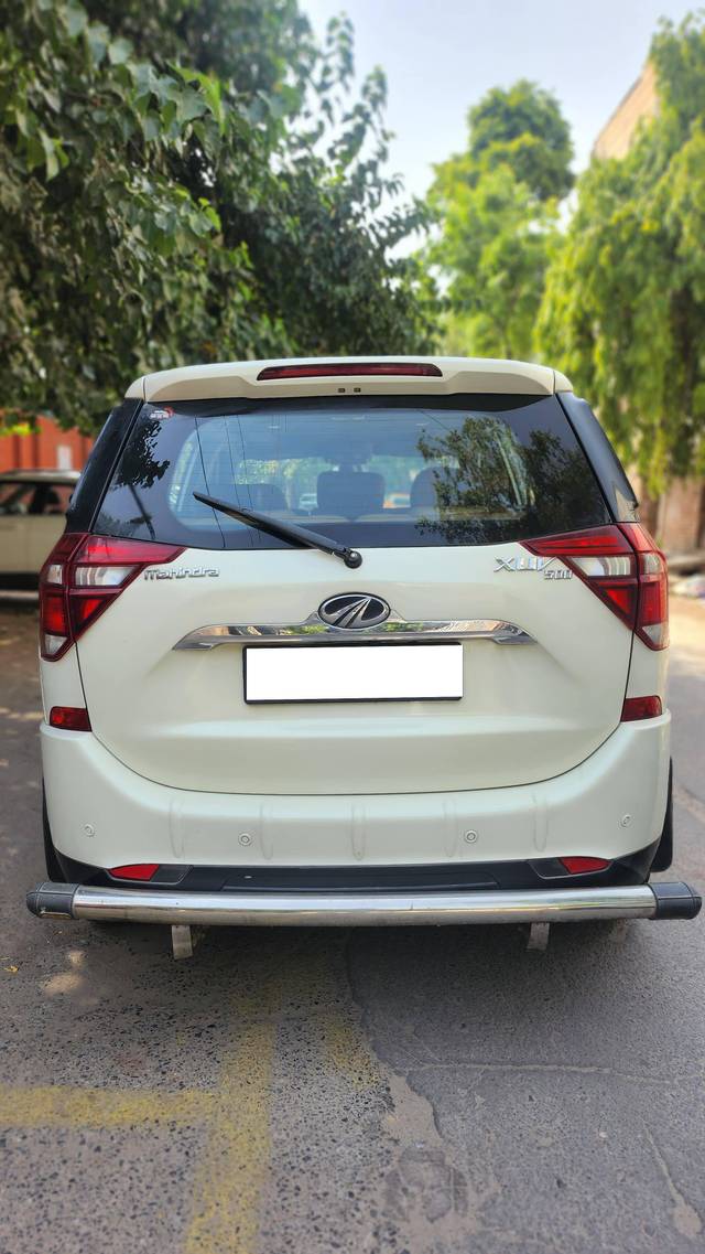 https://images10.gaadi.com/usedcar_image/4170635/original/processed_1af93a0936d08c25ce0c25f902239f55.jpg?imwidth=6402