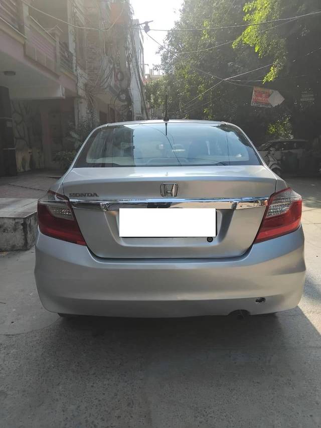 https://images10.gaadi.com/usedcar_image/4170734/original/processed_6d8aaa772527885bd69891e029711478.jpg?imwidth=6401