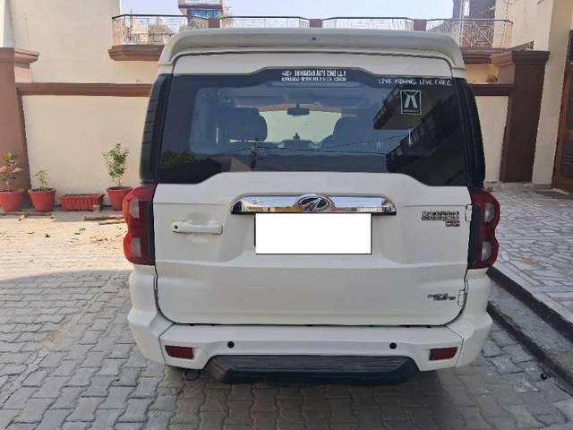 https://images10.gaadi.com/usedcar_image/4170766/original/processed_cf04303a-54a5-439f-bab9-89615e3ceb91.jpg?imwidth=6401