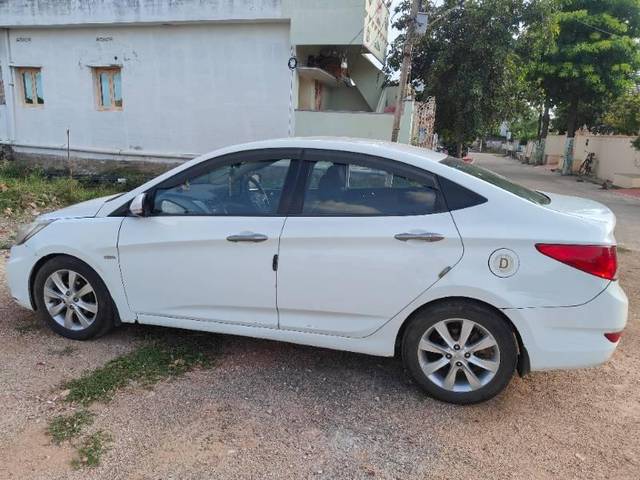 https://images10.gaadi.com/usedcar_image/4170800/original/processed_ba1a8b0d-9567-4390-9e19-636ec249c6f4.jpg?imwidth=6402