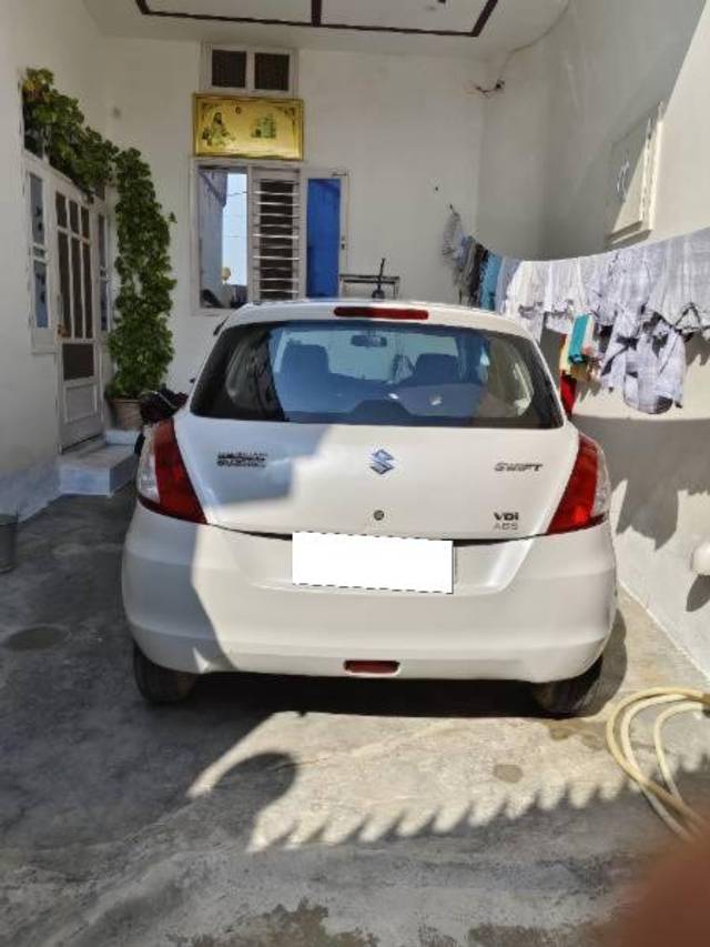 https://images10.gaadi.com/usedcar_image/4170836/original/processed_85ab5a41-d46c-4626-9ffa-72a6e372e793.jpg?imwidth=6401