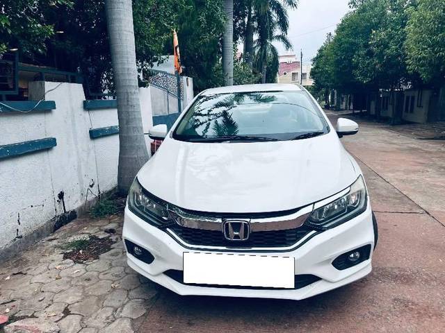 https://images10.gaadi.com/usedcar_image/4170848/original/processed_97a6cdca-7b13-4b3f-92ca-356ef86548c9.jpeg?imwidth=6402