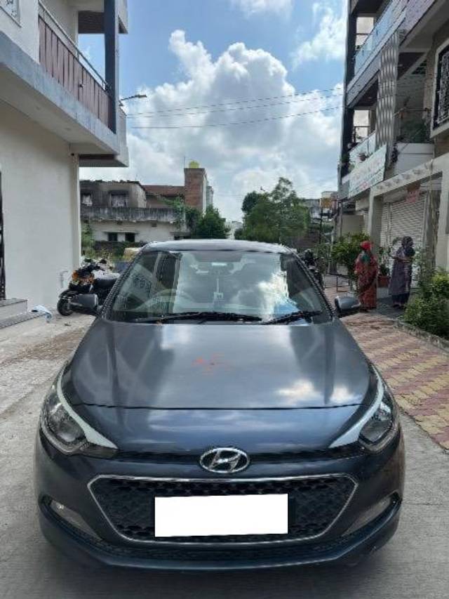 https://images10.gaadi.com/usedcar_image/4170997/original/processed_11ae7303-cb76-41b9-a5ff-faead489457f.jpg?imwidth=6400