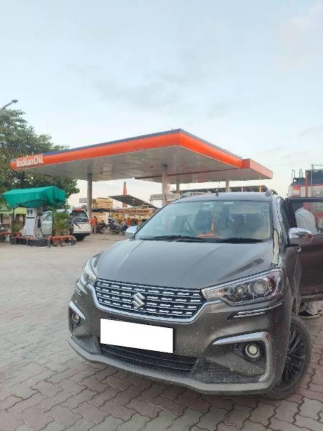 https://images10.gaadi.com/usedcar_image/4171142/original/processed_65749991-a71c-4fdd-9478-8f7cc1aec454.jpg?imwidth=6400