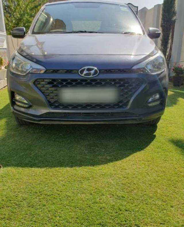 https://images10.gaadi.com/usedcar_image/4171147/original/processed_8b05278e-a9d4-4032-ad3b-466154c10e2d.jpg?imwidth=6400