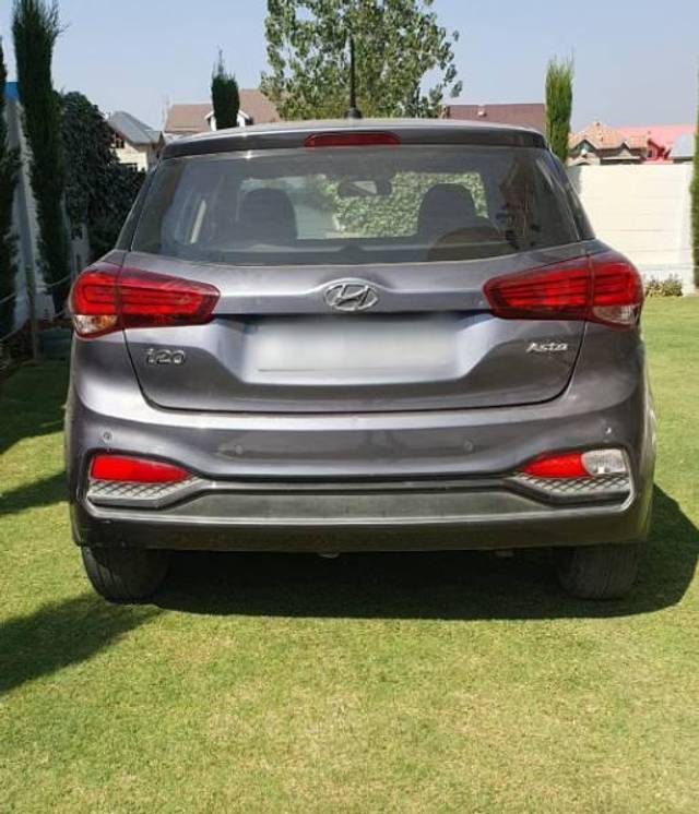 https://images10.gaadi.com/usedcar_image/4171147/original/processed_ce93995d-5111-4597-88c8-d95b61c0b176.jpg?imwidth=6401