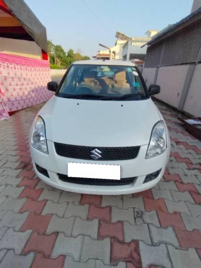 https://images10.gaadi.com/usedcar_image/4171253/original/processed_def187fe-b47e-44c3-a02a-0b07e702b286.jpg?imwidth=6402