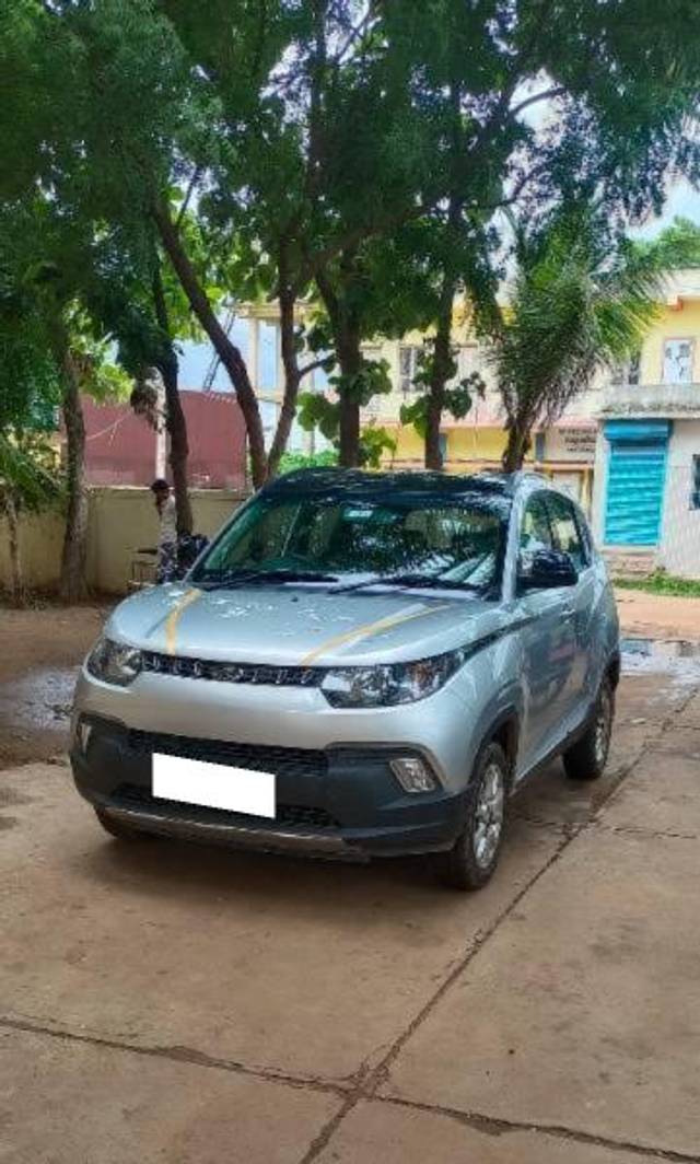 https://images10.gaadi.com/usedcar_image/4171270/original/processed_48edf158-6a80-443f-8419-dac1b99cbbf4.jpg?imwidth=6401