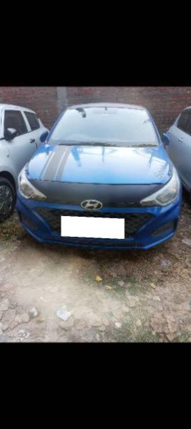 https://images10.gaadi.com/usedcar_image/4171379/original/processed_012cbc01-b998-4d57-92e4-b399b549b3c4.jpg?imwidth=6400