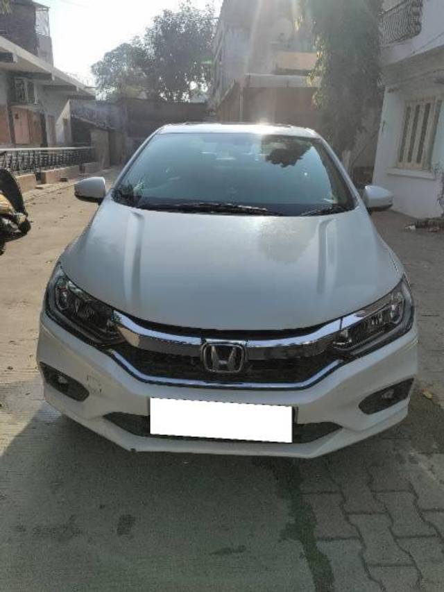 https://images10.gaadi.com/usedcar_image/4171461/original/processed_2a62755b-215e-411b-8ac7-48f45bba5930.jpg?imwidth=6400