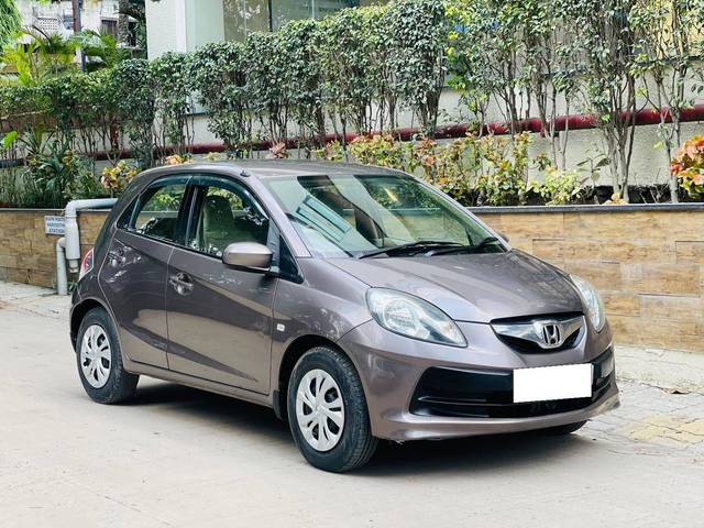 https://images10.gaadi.com/usedcar_image/4171539/original/processed_41584b231569c982e6dad6f2ac97be60.jpg?imwidth=6400