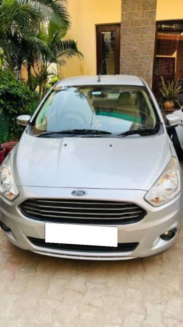 https://images10.gaadi.com/usedcar_image/4171549/original/processed_7eafb7dc-a7da-4dfe-ad9d-5a5f349d60af.jpeg?imwidth=6400