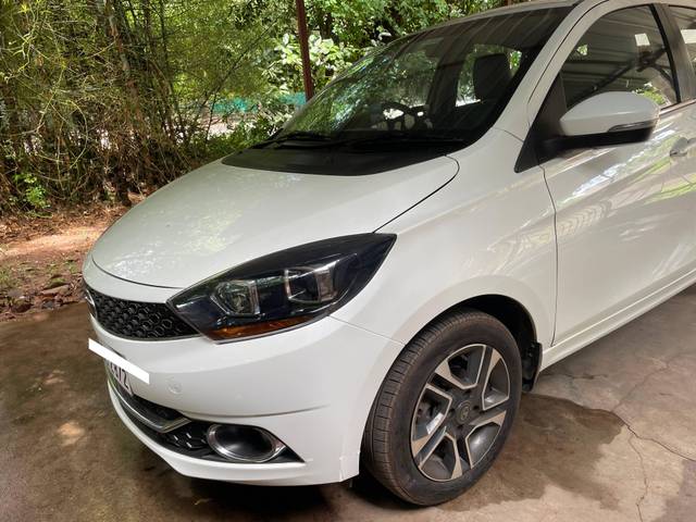 https://images10.gaadi.com/usedcar_image/4171572/original/processed_7e7e187c-94c5-4703-b3f4-84aab636cce6.jpeg?imwidth=6402