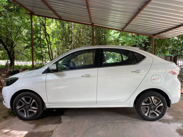 https://images10.gaadi.com/usedcar_image/4171572/original/processed_b5336674-75e1-4742-8dfb-044a122bec58.jpeg?imwidth=6401