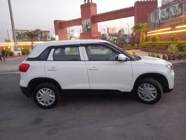 https://images10.gaadi.com/usedcar_image/4171723/original/processed_f0edca5a-030a-4cf2-b0f2-54376abbae30.jpg?imwidth=6401