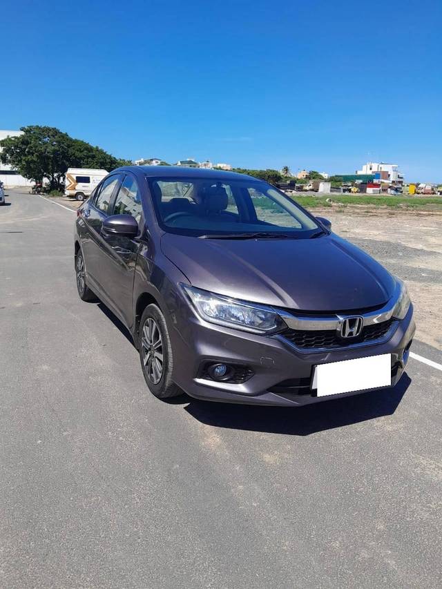 https://images10.gaadi.com/usedcar_image/4171807/original/processed_b5d2e01b246ad5528fc22a02ea977921.jpg?imwidth=6400