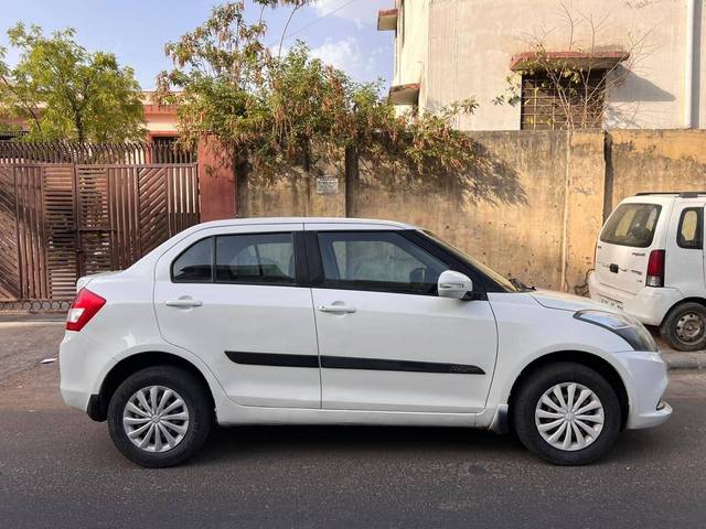 https://images10.gaadi.com/usedcar_image/4171814/original/processed_475a7f60e35b7006bd0ae38a2a2ad35c.jpg?imwidth=6401