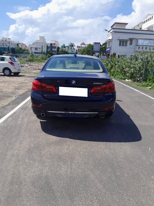 https://images10.gaadi.com/usedcar_image/4171825/original/processed_24ee82769e96c8ecfed02ccfae3d2e5a.jpg?imwidth=6402