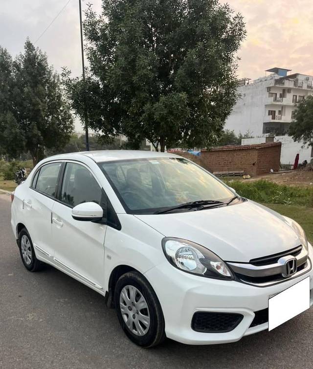 https://images10.gaadi.com/usedcar_image/4171828/original/processed_abea5dcde3813c4ba25954b6258bcbe6.jpg?imwidth=6400