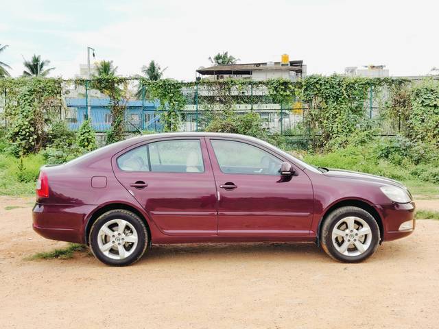 https://images10.gaadi.com/usedcar_image/4171874/original/5ad8017df0a6261e495114c53236f97f.jpg?imwidth=6401