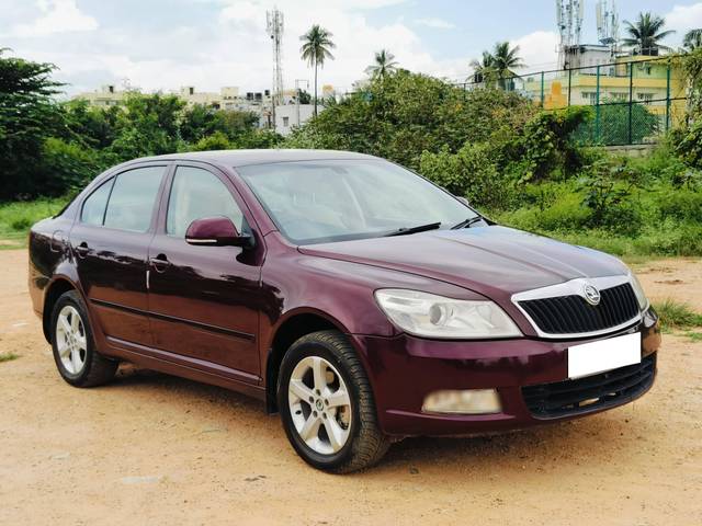 https://images10.gaadi.com/usedcar_image/4171874/original/processed_c717de0d092d4e165d1aefcb1131c85d.jpg?imwidth=6400