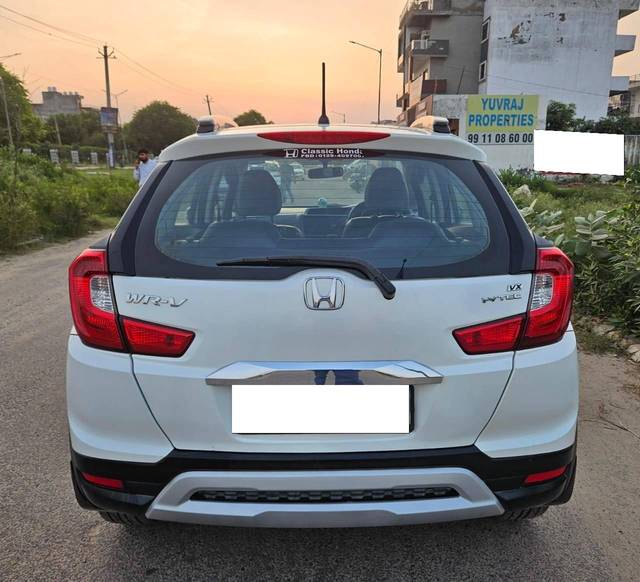 https://images10.gaadi.com/usedcar_image/4171877/original/processed_165e36b4fb89919a7474b6246223e6a7.jpg?imwidth=6402