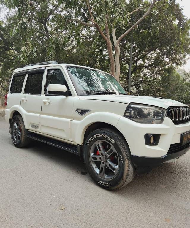 https://images10.gaadi.com/usedcar_image/4172053/original/processed_04f3e7fdcad519bc66fd7ff860b14a06.jpg?imwidth=6400