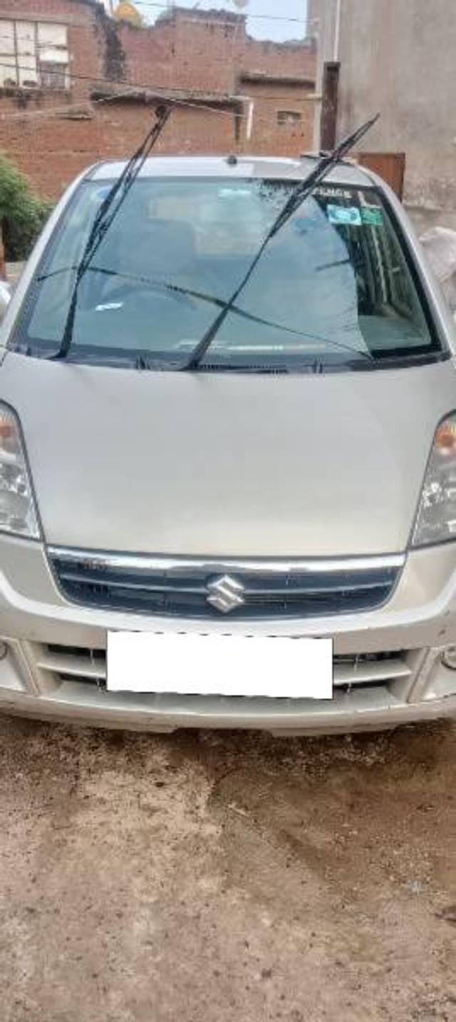 https://images10.gaadi.com/usedcar_image/4172074/original/processed_6ca2dcb4-32fd-4191-8c17-ded826731a6d.jpg?imwidth=6400