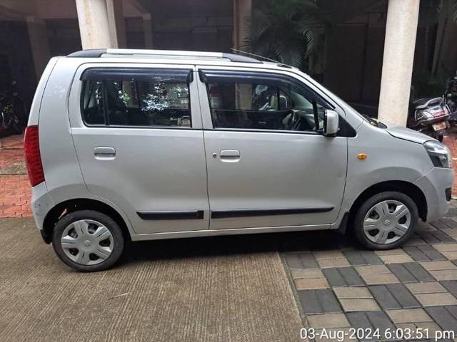 https://images10.gaadi.com/usedcar_image/4172086/original/processed_d5221c86-88e9-4139-9588-d59d8dd5d0f3.jpeg?imwidth=6402