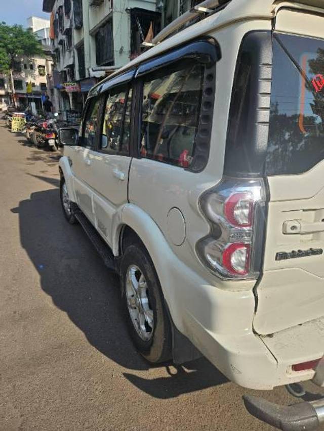 https://images10.gaadi.com/usedcar_image/4172294/original/processed_1694b351-e3ef-4d9d-a522-6566ec1e0ae0.jpg?imwidth=6401