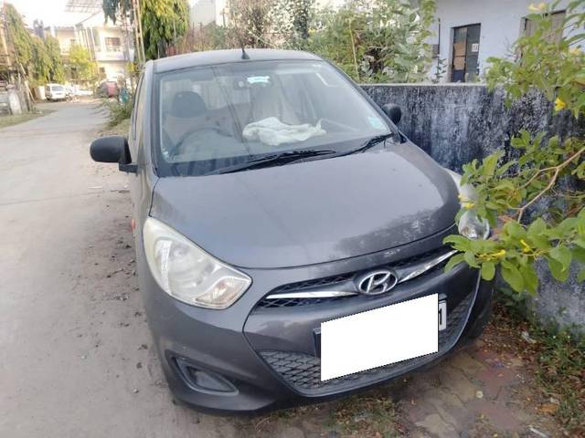 https://images10.gaadi.com/usedcar_image/4172306/original/processed_52ffc504-f4c5-406f-9ad9-0a92f2ec1760.jpeg?imwidth=6400